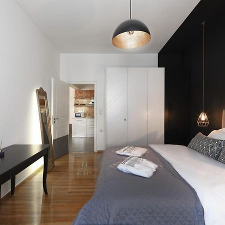 Athenian Apartment In The Center With Jacuzzi Exterior foto